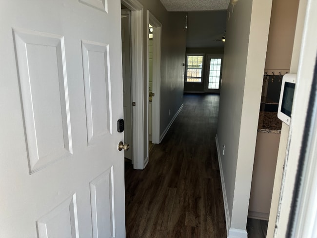Building Photo - 1633 Summerwoods Cir