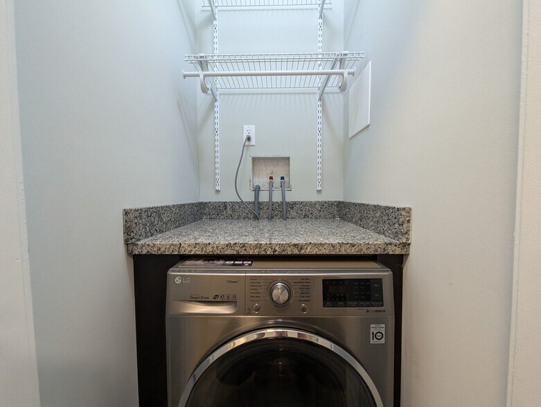 Building Photo - 711 W Brompton Ave