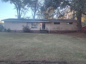 Building Photo - 665 Heather Ln