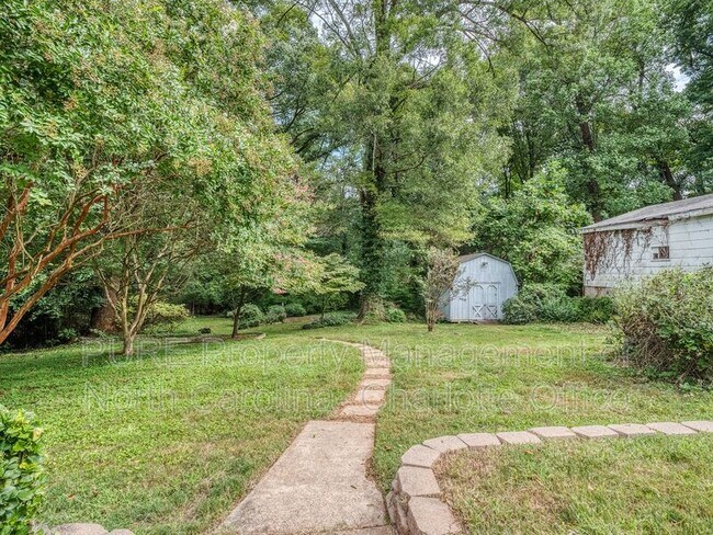 Building Photo - 1321 Pinecrest Ave