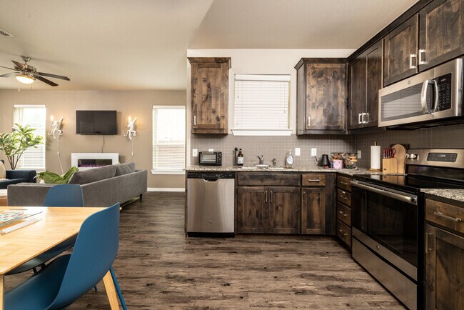 Building Photo - 2307 N Elm St