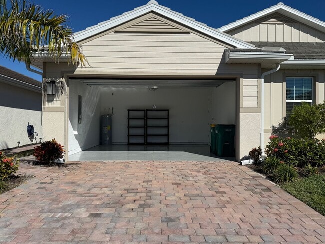Building Photo - Annual Unfurnished Rental – 3 Bedroom Home in gated community South Naples