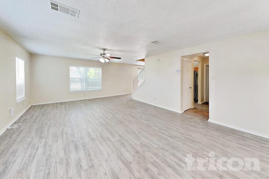 Building Photo - 8055 Chestnut Cedar Dr