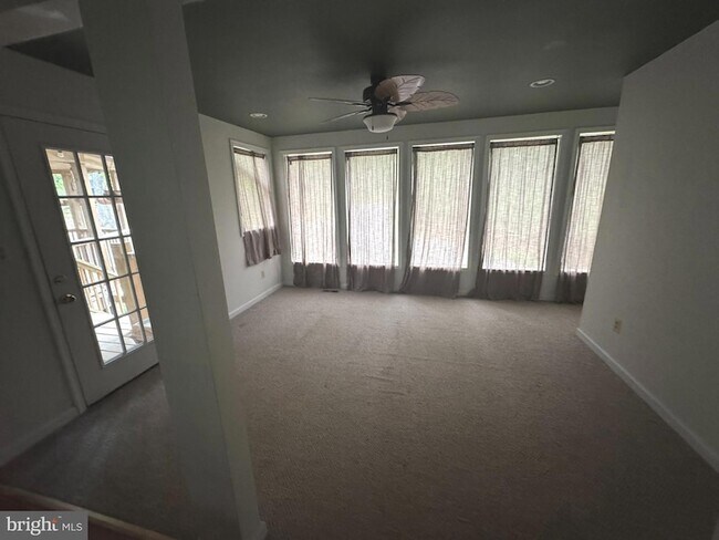 Building Photo - 126 Oasis Lane