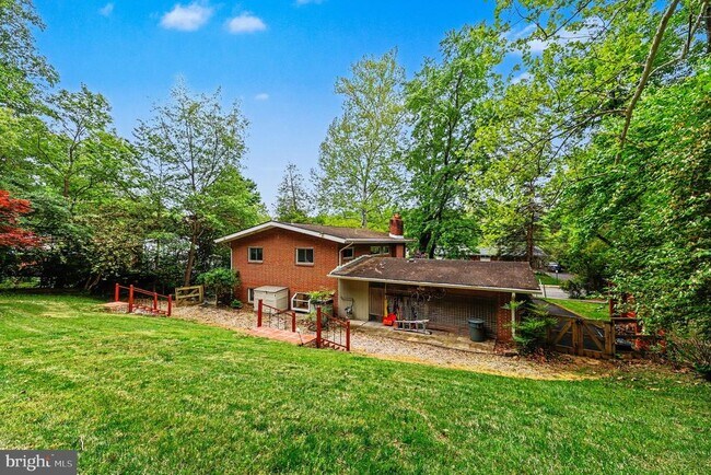 Building Photo - 6306 Beachway Dr
