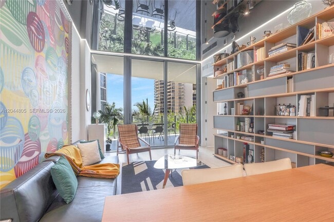 Building Photo - 2831 S Bayshore Dr