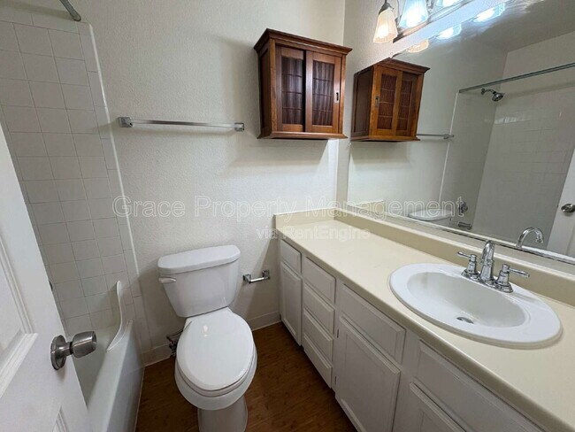 Building Photo - 226 Wright St