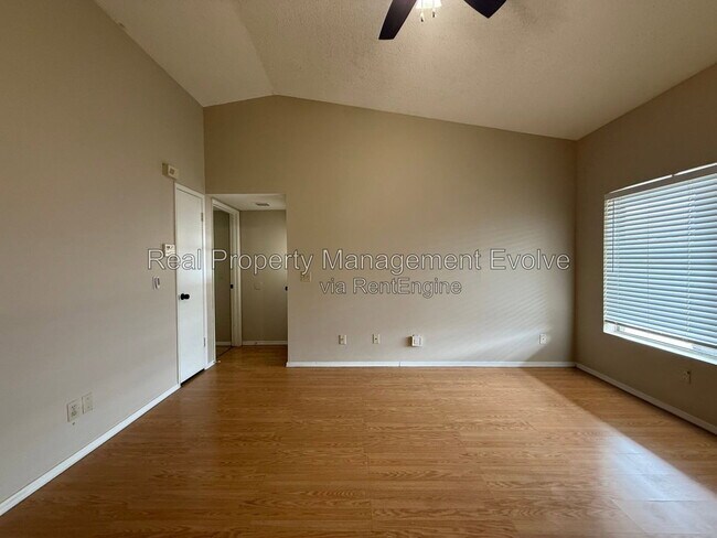 Building Photo - 513 E Wickieup Ln