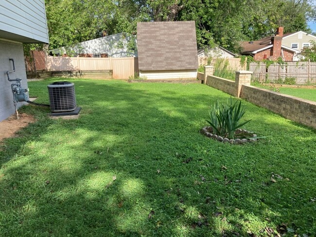 Building Photo - Charming 3-Bedroom, 2-Bath Split-Level Sin...