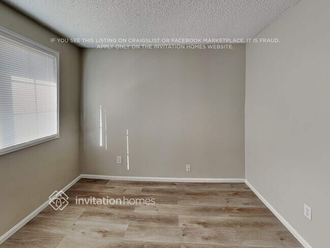 Building Photo - 1425 E 97th Pl