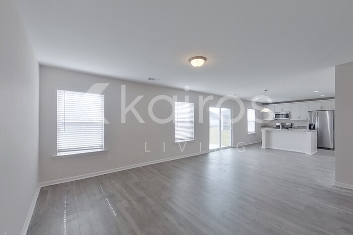 Building Photo - 14 Red Oak Dr.