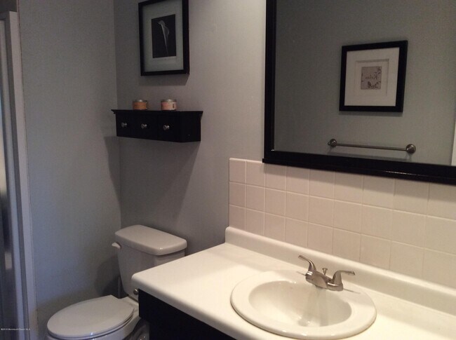 Building Photo - 185 Clubhouse Dr