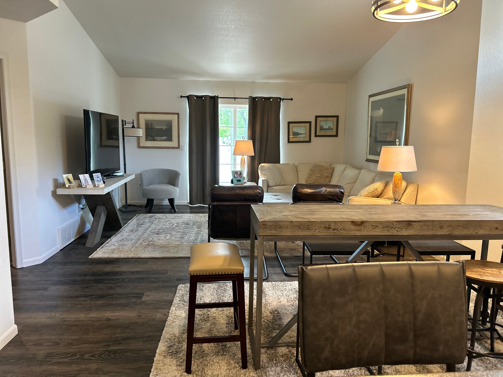 Living/dining shown furnished - 3716 Decathlon Pky