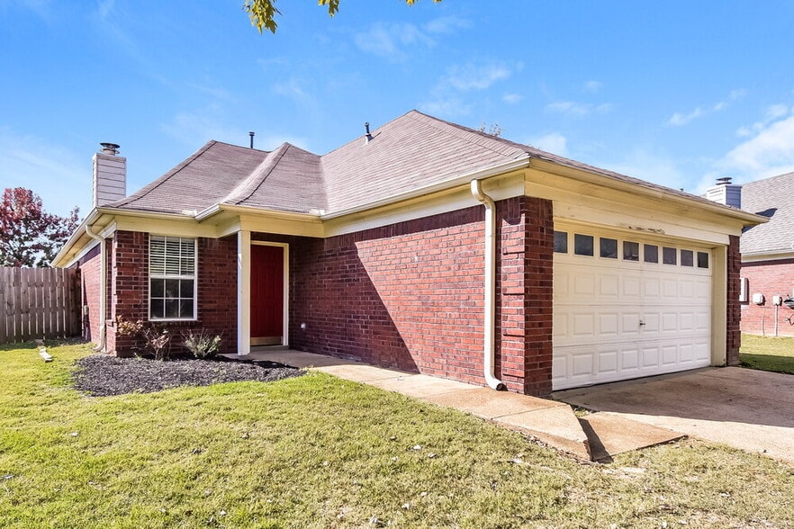 Building Photo - 5397 Kayla Dr