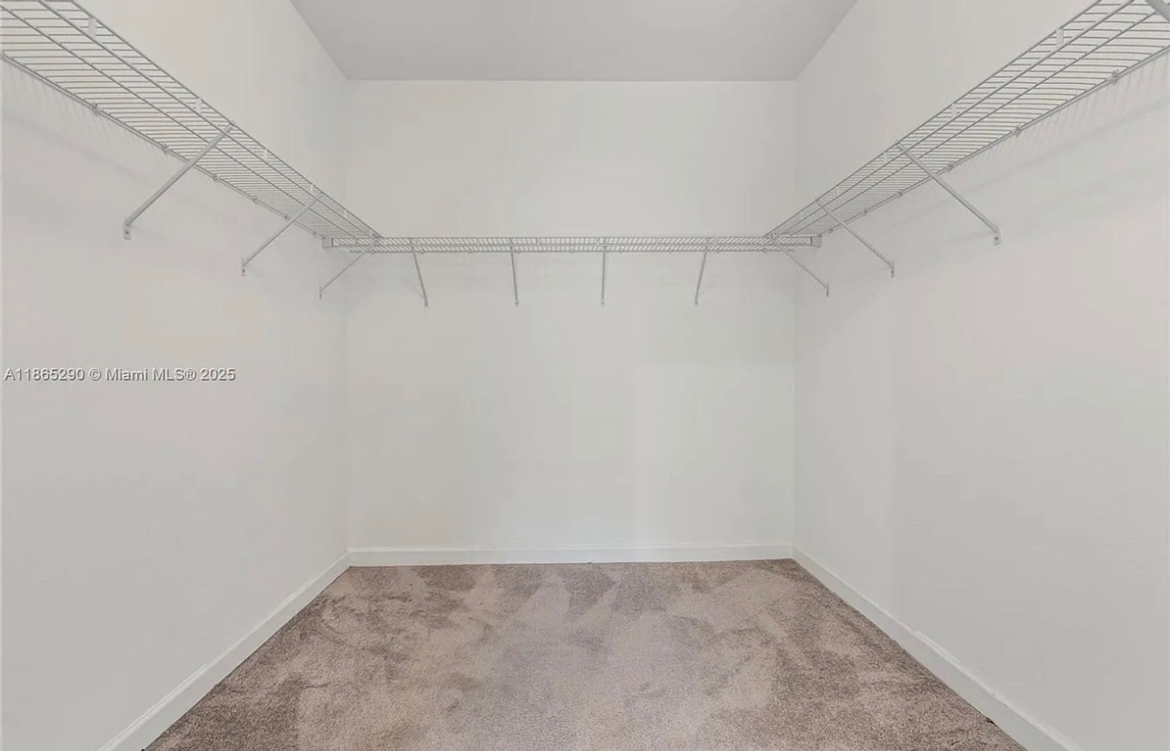 Building Photo - 2605 SE 11th Ct