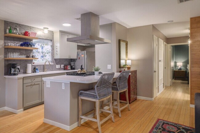 Building Photo - 2906 Westhill Dr