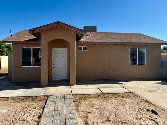 Building Photo - Two Bedroom San Luis Home with Fenced Back Yard