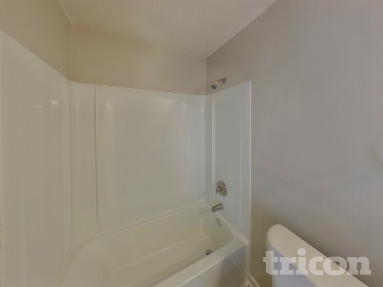 Building Photo - 602 Chartwell Ct