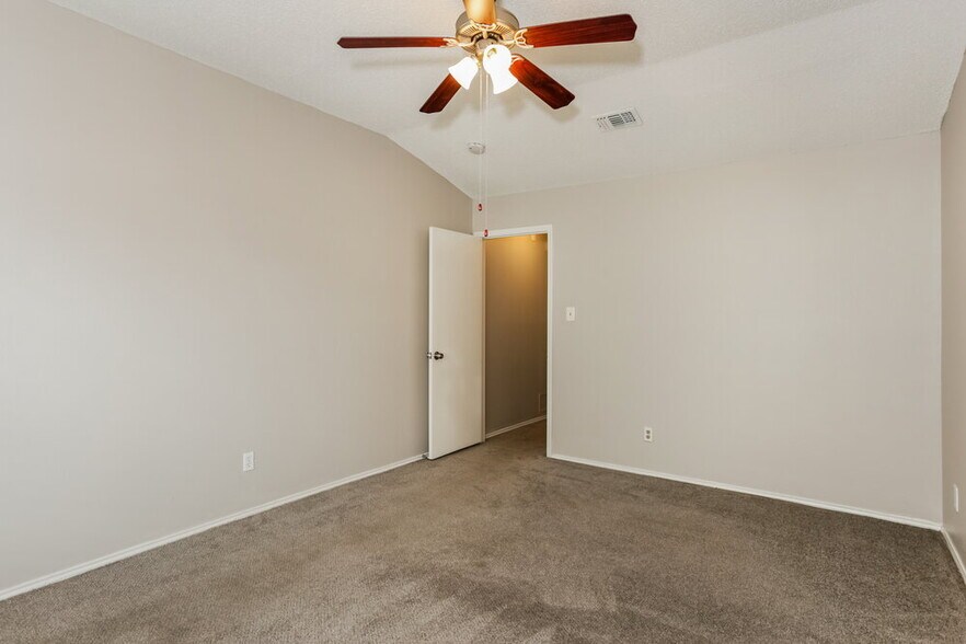 Building Photo - 514 Sims Dr