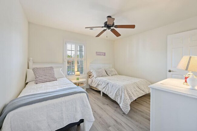 Building Photo - 987 Blue Stem Dr