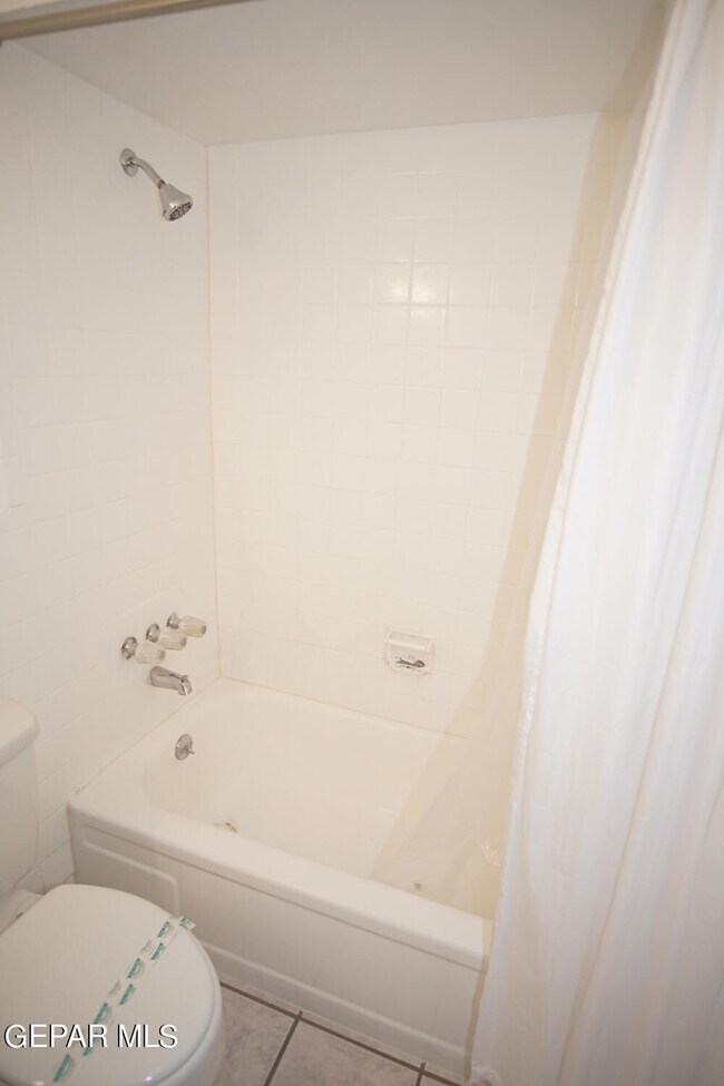 Building Photo - 5009 Sycene Ct