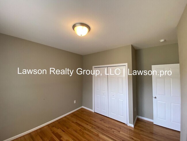 Building Photo - Craftsman Style One Level Living in Southw...