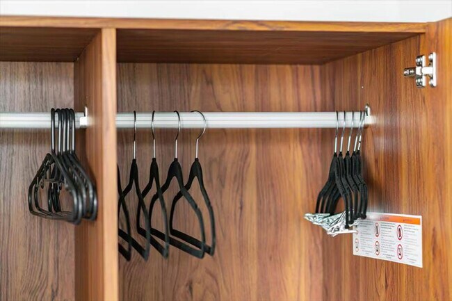 Building Photo - 1701 Alton Rd