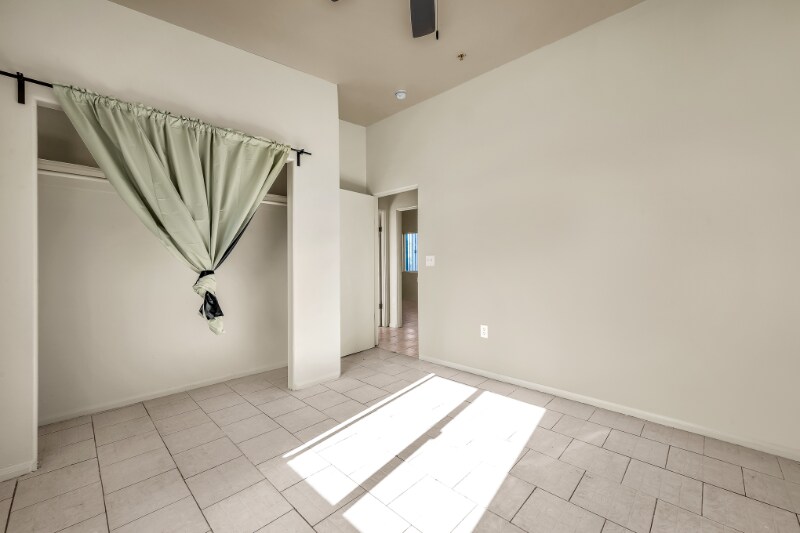 Building Photo - 5869 S Figueroa St