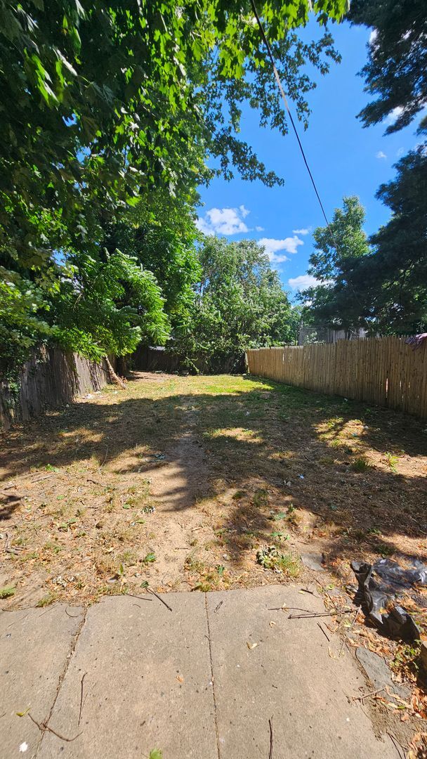 Building Photo - 3 Bedroom Home with Fenced Yard & Central Air