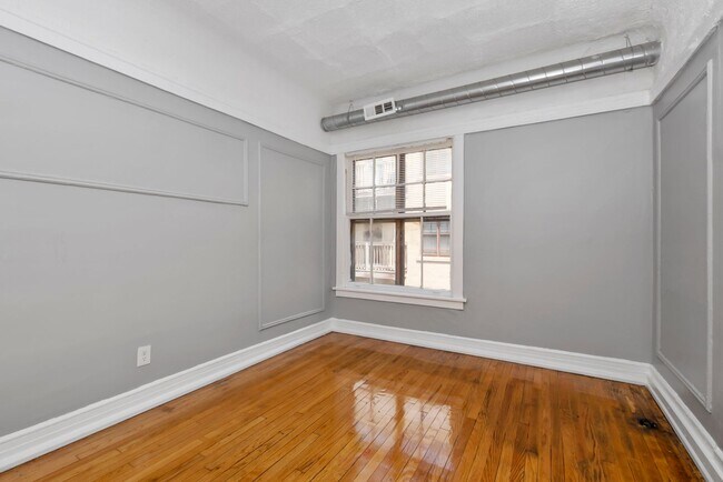 Interior Photo - 4230-38 Michigan