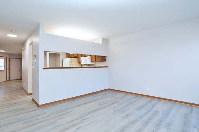 Building Photo - 724 Shady Oaks Ct