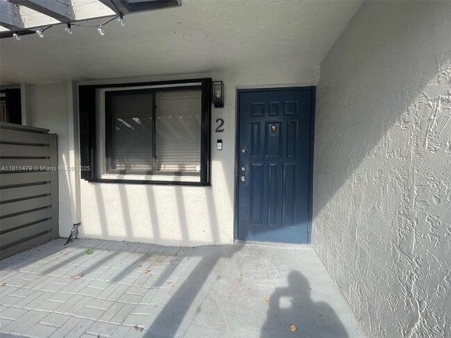 Building Photo - 449 Lakeview Dr