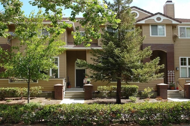 Building Photo - 455 Mill River Ln