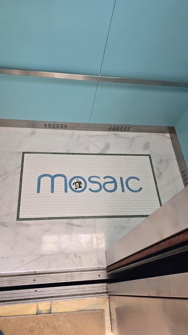 Building Photo - 105 S Riverside Dr