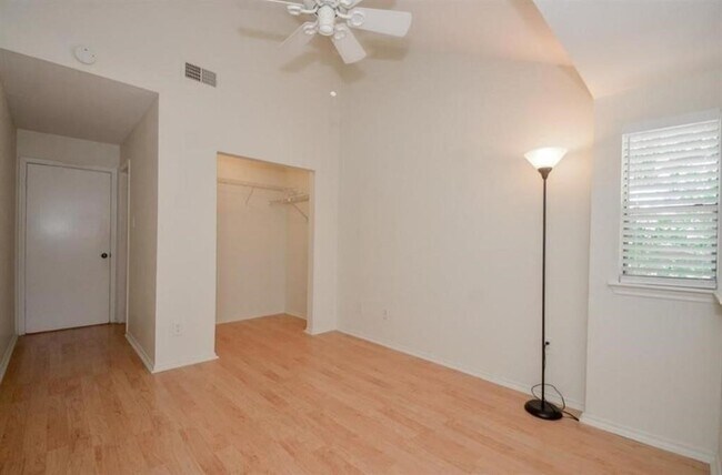 Building Photo - 1103 Dulles Ave