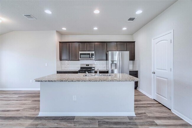 Building Photo - 303 Marimoor Dr