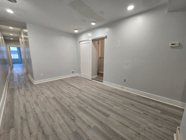Building Photo - Beautifully Remodeled 3 Bedroom With Rooftop Deck - Downtown Sharpsburg