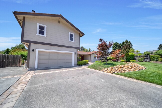 Building Photo - 601 Cherry Ct