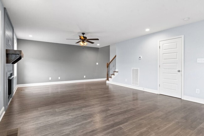 Building Photo - Pet Friendly Four Bedroom!