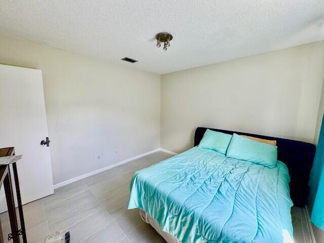 Building Photo - 2810 NW 8th Ct