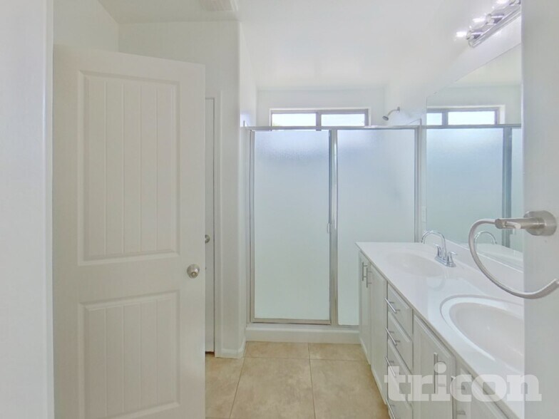 Building Photo - 40907 W Robbins Dr