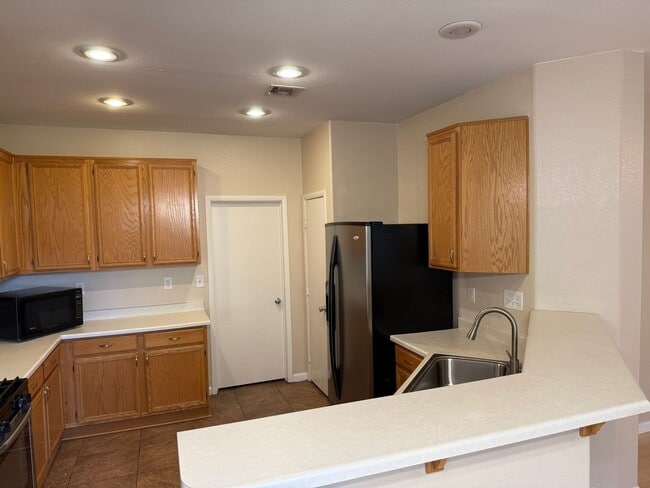 Building Photo - Cute Two Story Gated Townhome In Trilogy!