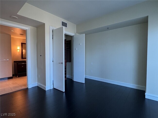 Building Photo - 2700 S Las Vegas Blvd