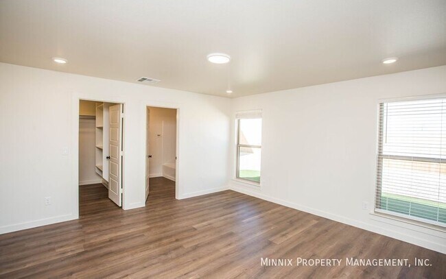 Building Photo - 2134 Langford Ave