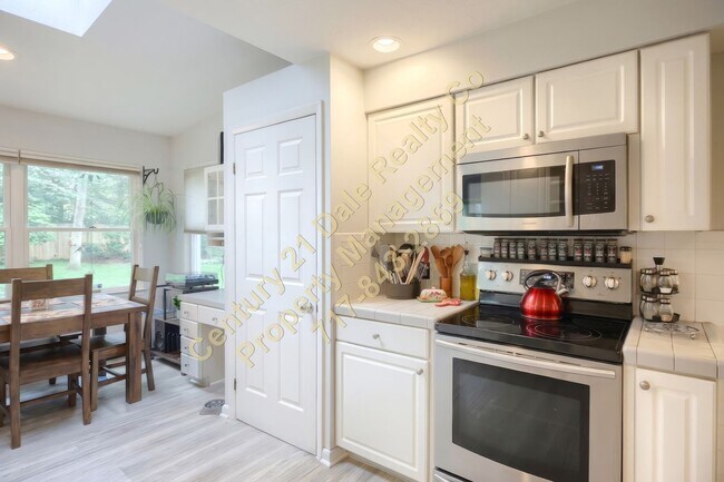 Building Photo - Beautiful 3 Bedroom 2.5 Bath Home in Dallastown Schools Pet Friendly
