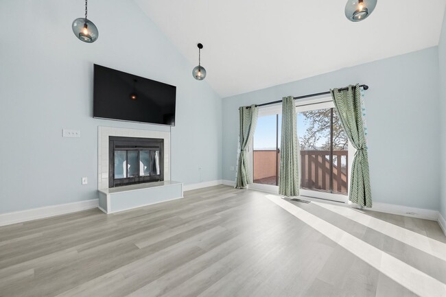 Building Photo - Premier Marina Cove end unit!!   Coastal Lifestyle at its BEST!!