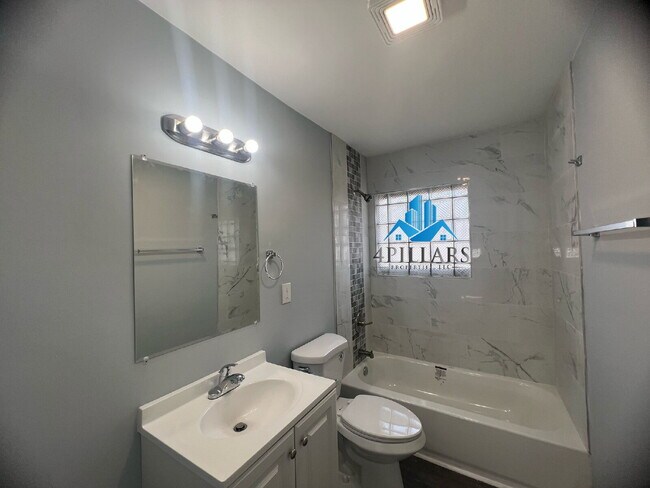 Building Photo - "Beautiful 3-Bedroom Home with Ample Storage in Hammond, IN!"