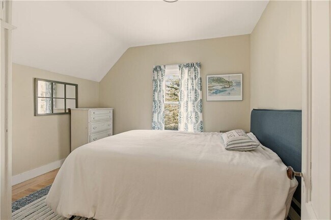 Building Photo - 8 Carey St