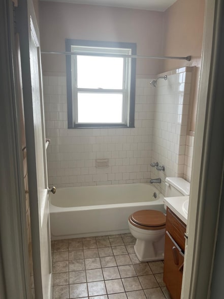 Building Photo - 37 Eaton St