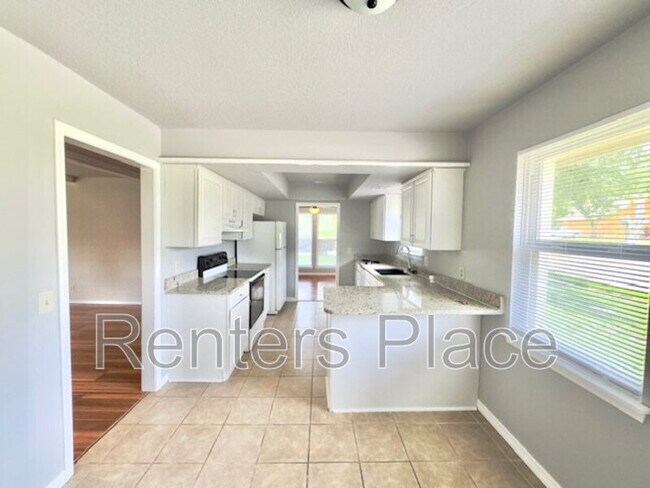Building Photo - 1400 N Ironwood Pl